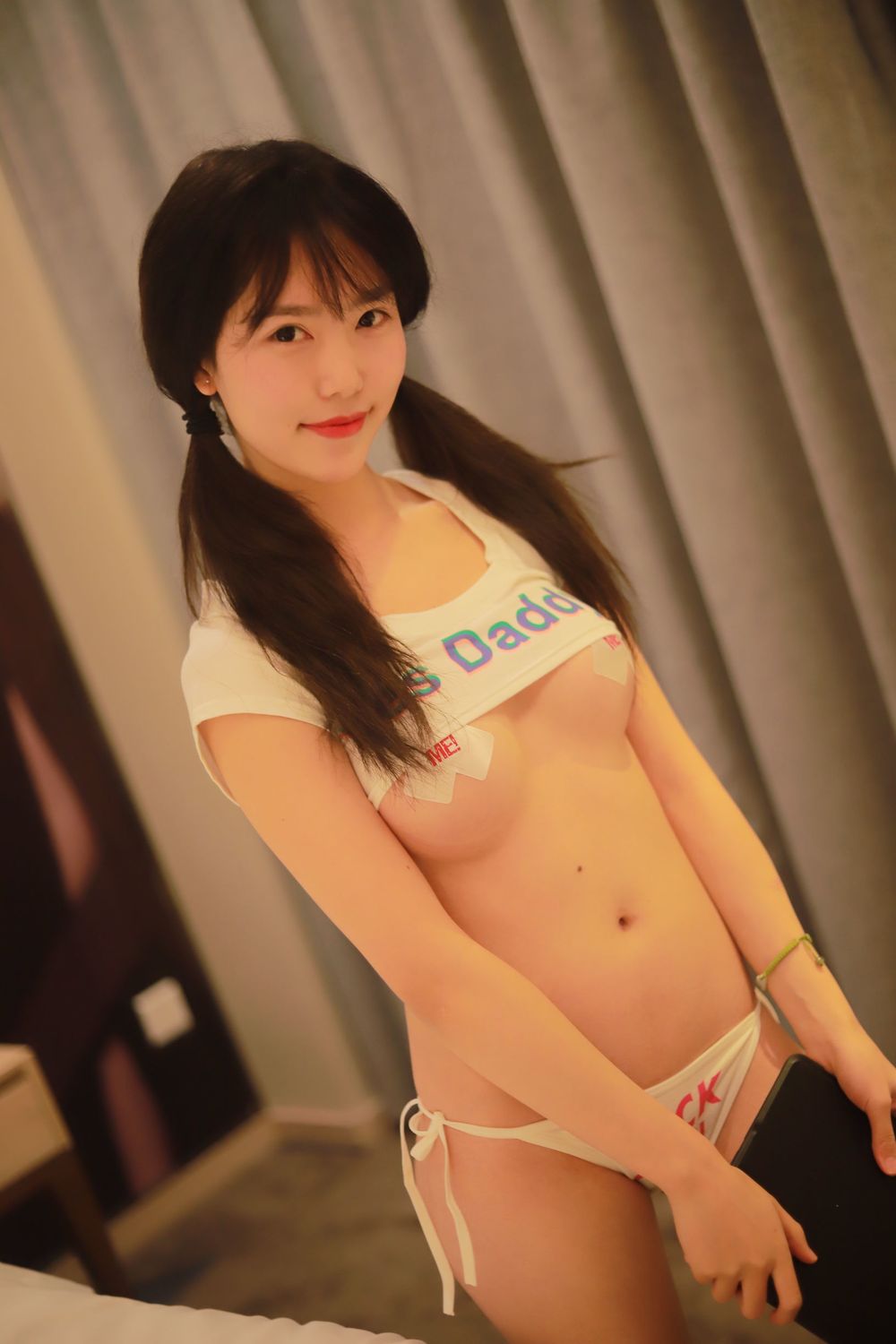 抖娘利世 - 双马尾+小蛮腰下半球主题写真