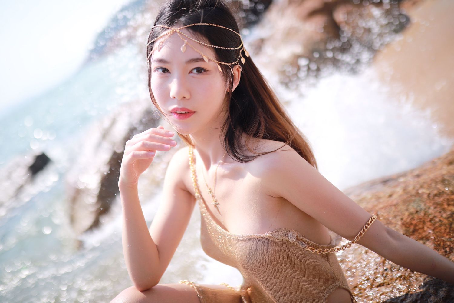 抖娘利世 - 波西米亚高开叉长裙淋漓主题写真