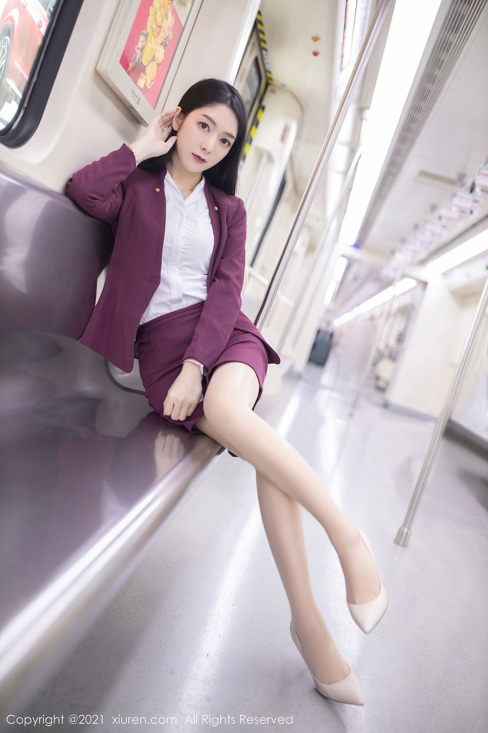 性感女神Angela小热巴 - 末班地铁场景系列娇媚写真