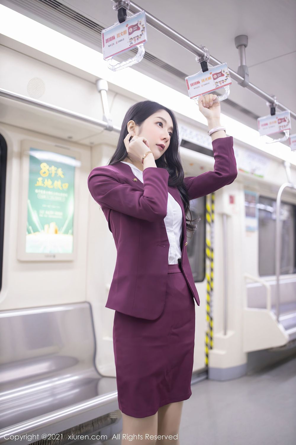 性感女神Angela小热巴 - 末班地铁场景系列娇媚写真