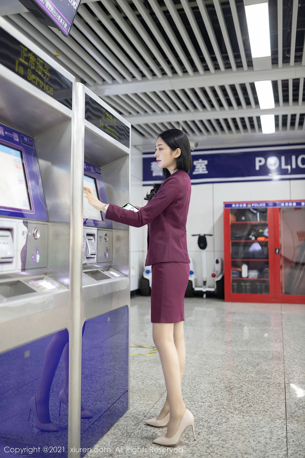 性感女神Angela小热巴 - 末班地铁场景系列娇媚写真