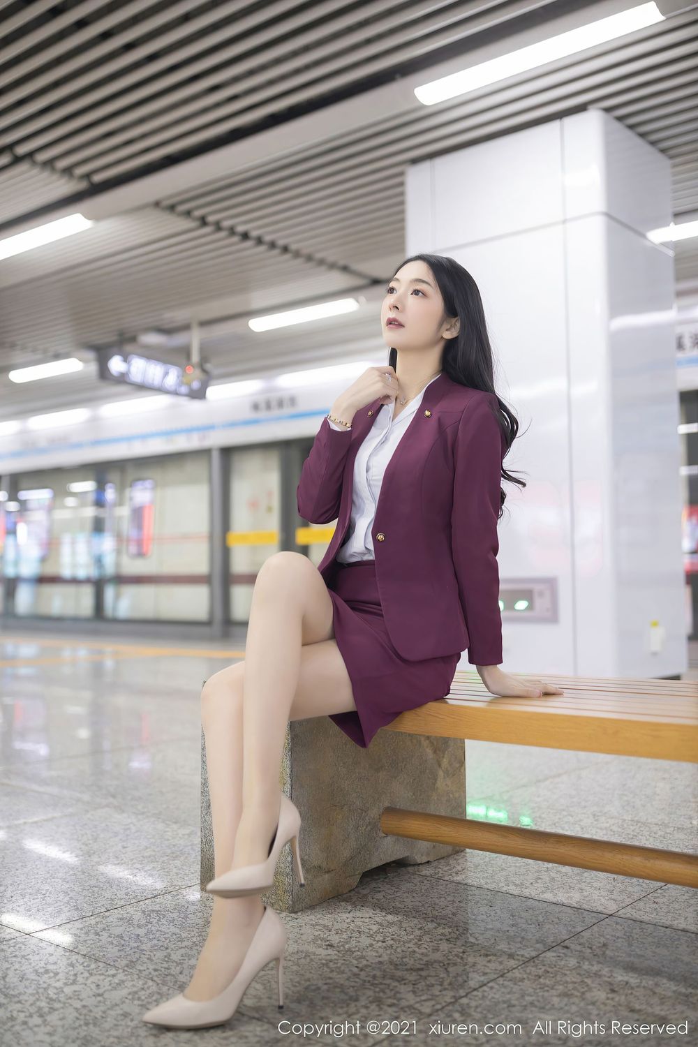性感女神Angela小热巴 - 末班地铁场景系列娇媚写真