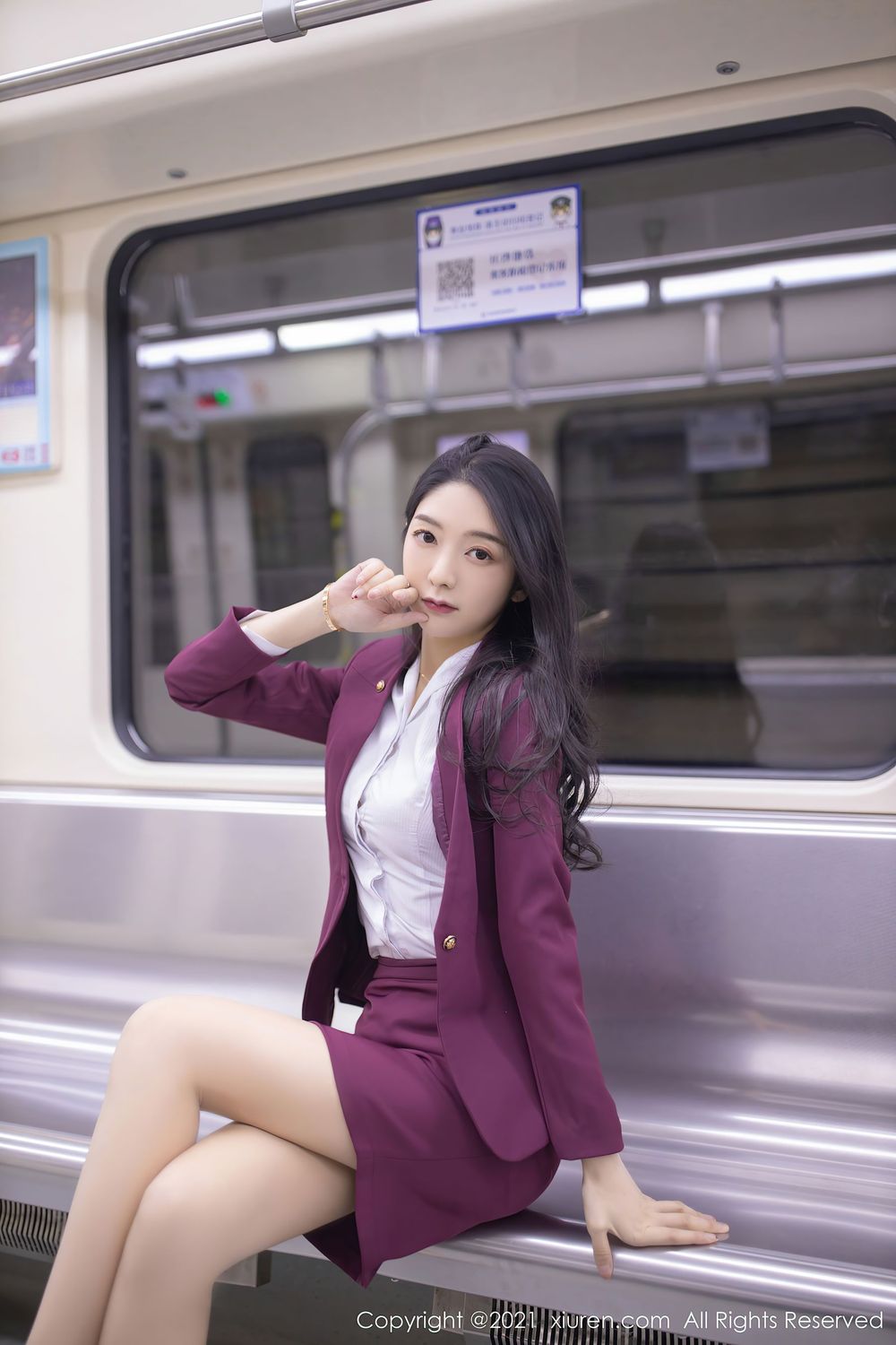 性感女神Angela小热巴 - 末班地铁场景系列娇媚写真