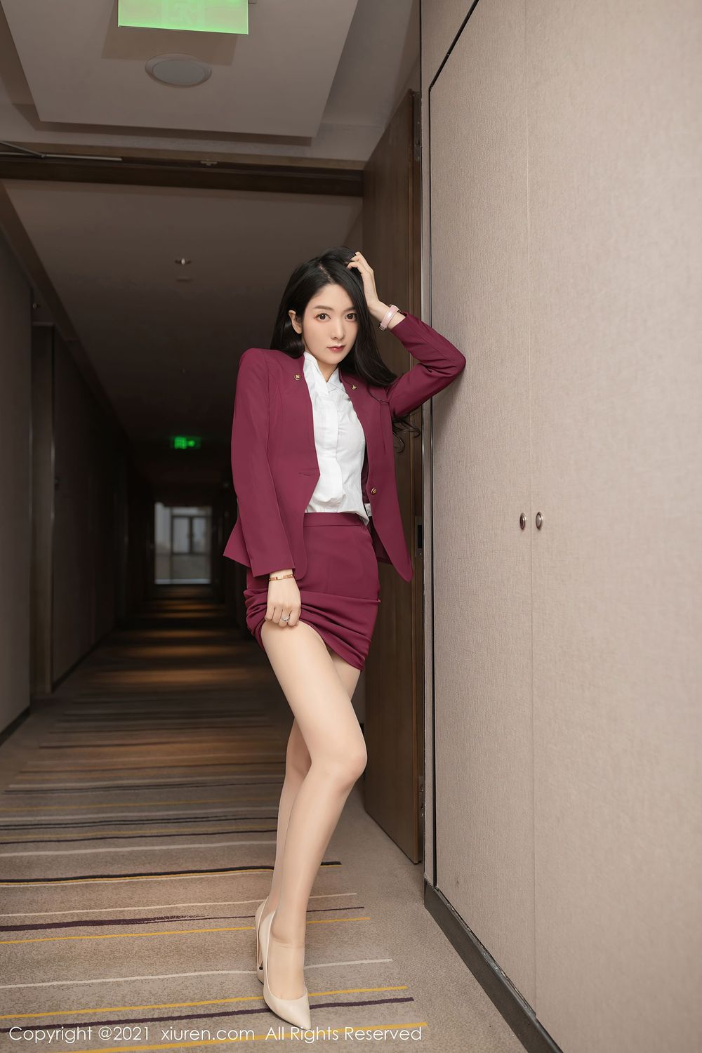 性感女神Angela小热巴 - 末班地铁场景系列娇媚写真