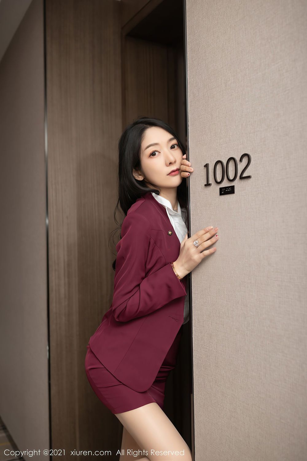 性感女神Angela小热巴 - 末班地铁场景系列娇媚写真