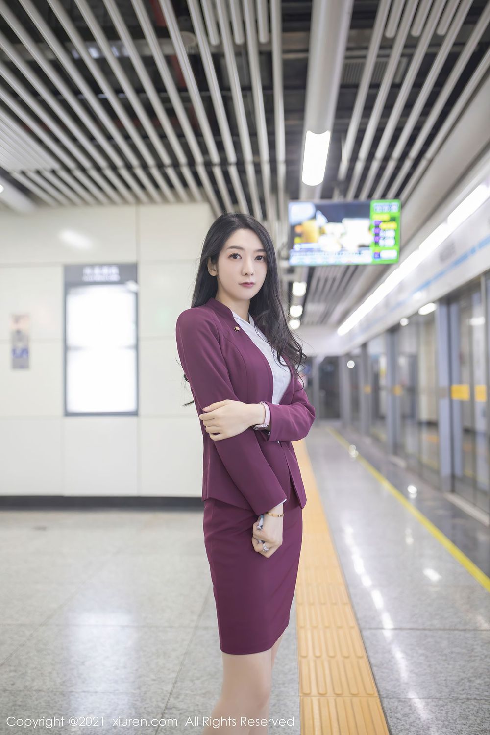 性感女神Angela小热巴 - 末班地铁场景系列娇媚写真