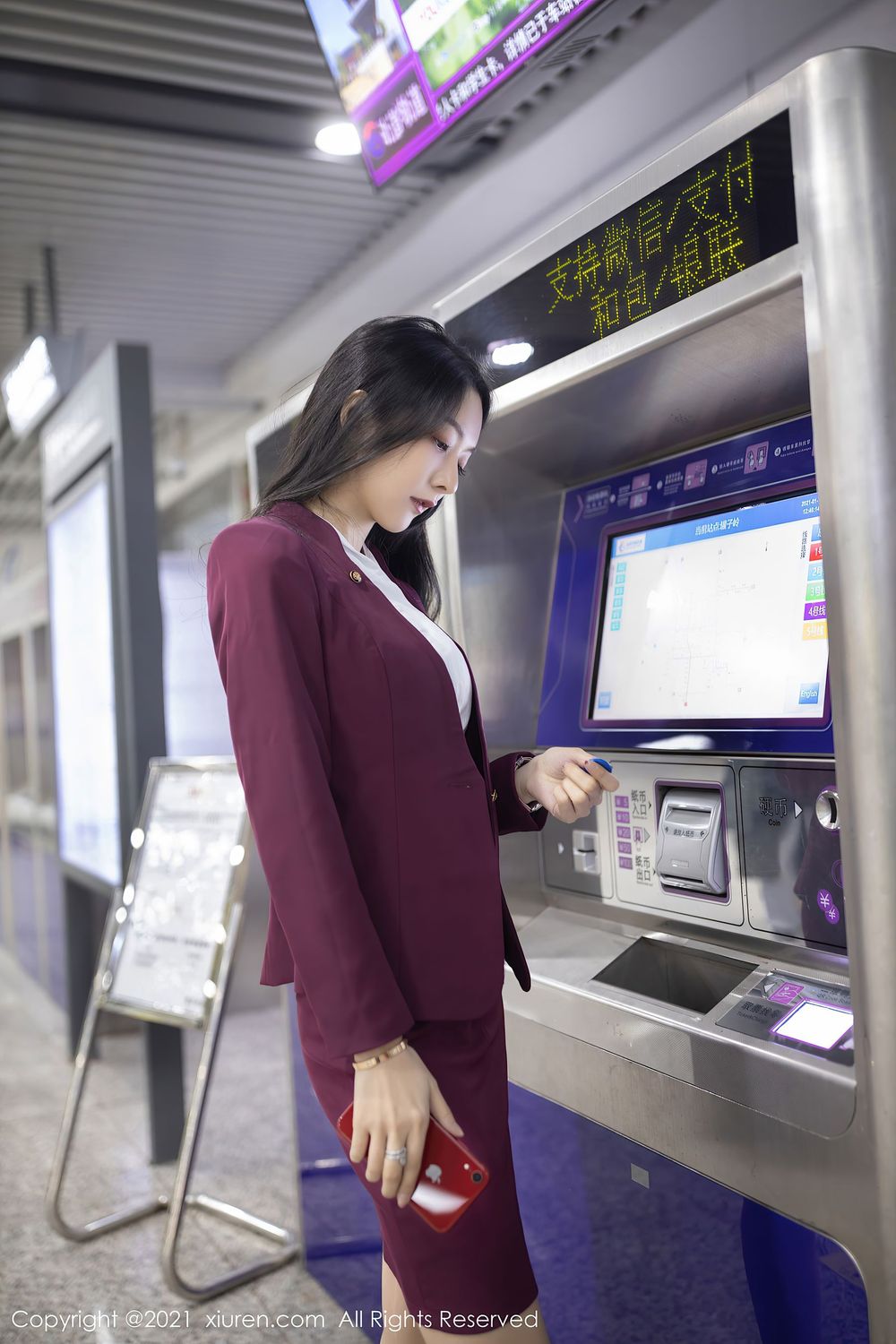 性感女神Angela小热巴 - 末班地铁场景系列娇媚写真