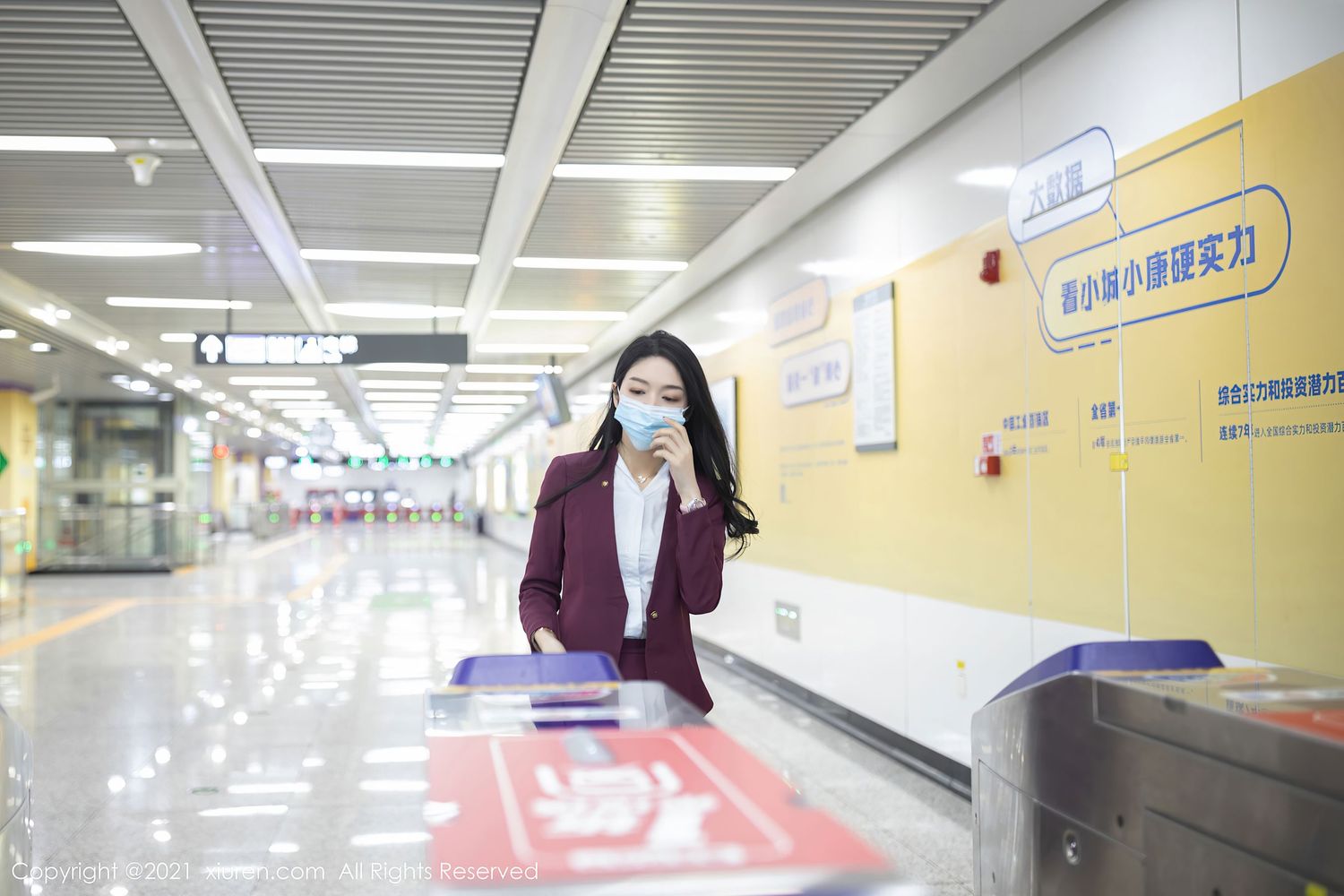 性感女神Angela小热巴 - 末班地铁场景系列娇媚写真