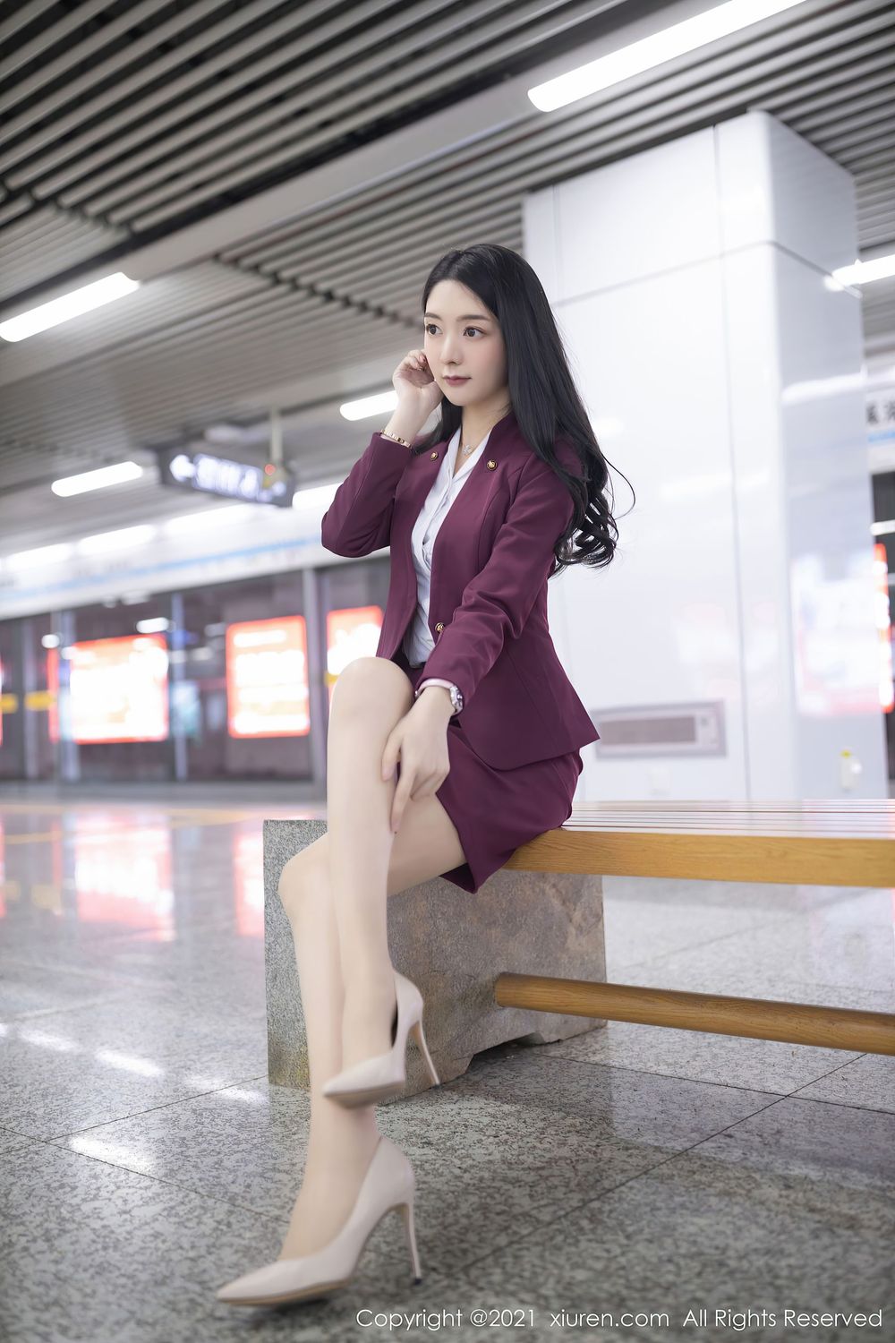 性感女神Angela小热巴 - 末班地铁场景系列娇媚写真