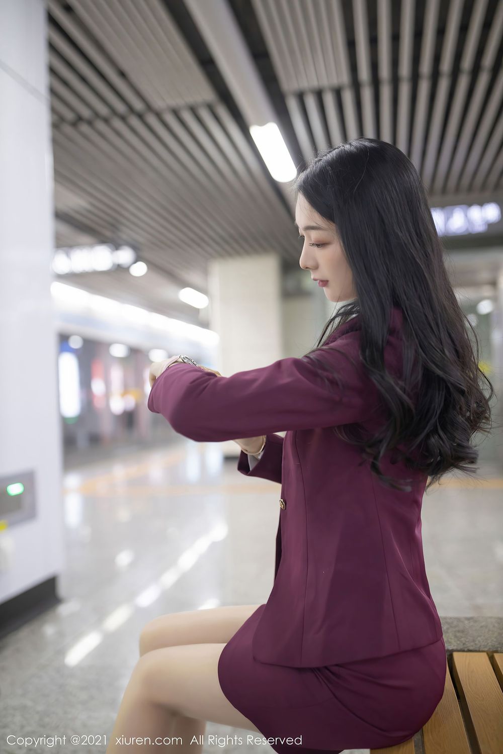 性感女神Angela小热巴 - 末班地铁场景系列娇媚写真