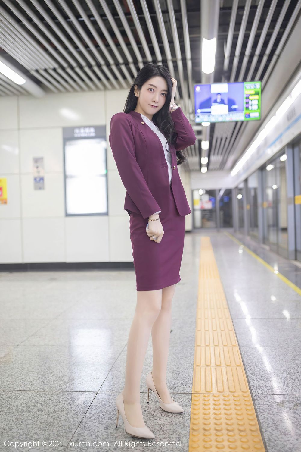 性感女神Angela小热巴 - 末班地铁场景系列娇媚写真