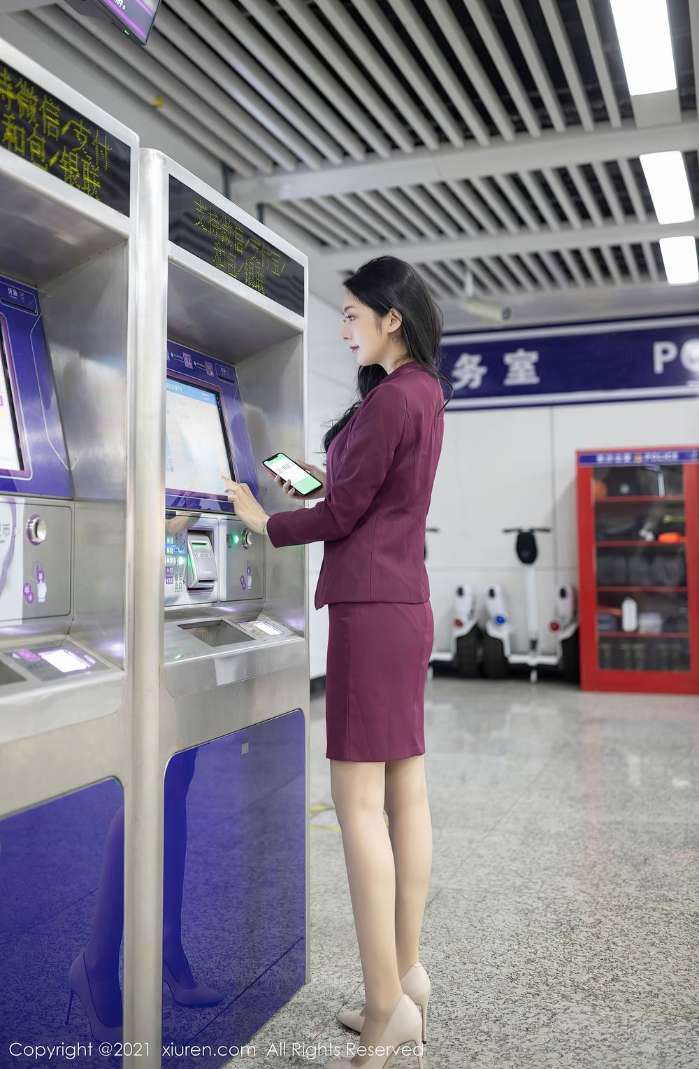 性感女神Angela小热巴 - 末班地铁场景系列娇媚写真