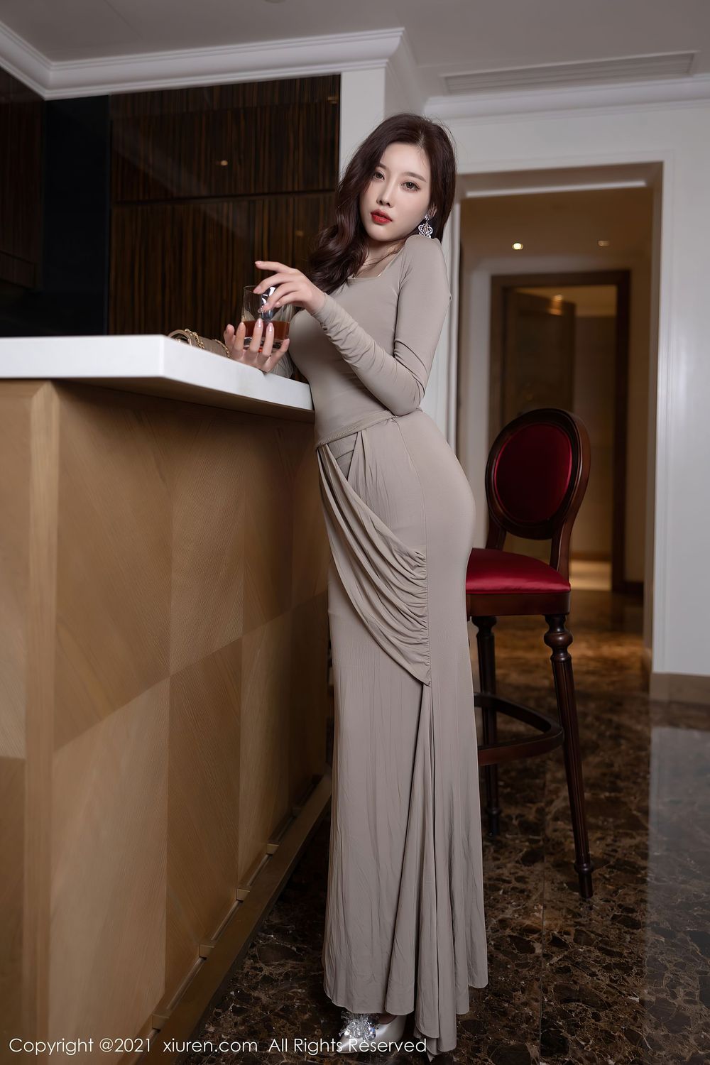 性感女神杨晨晨Yome - 灰色长裙浴室淋漓系列私房写真