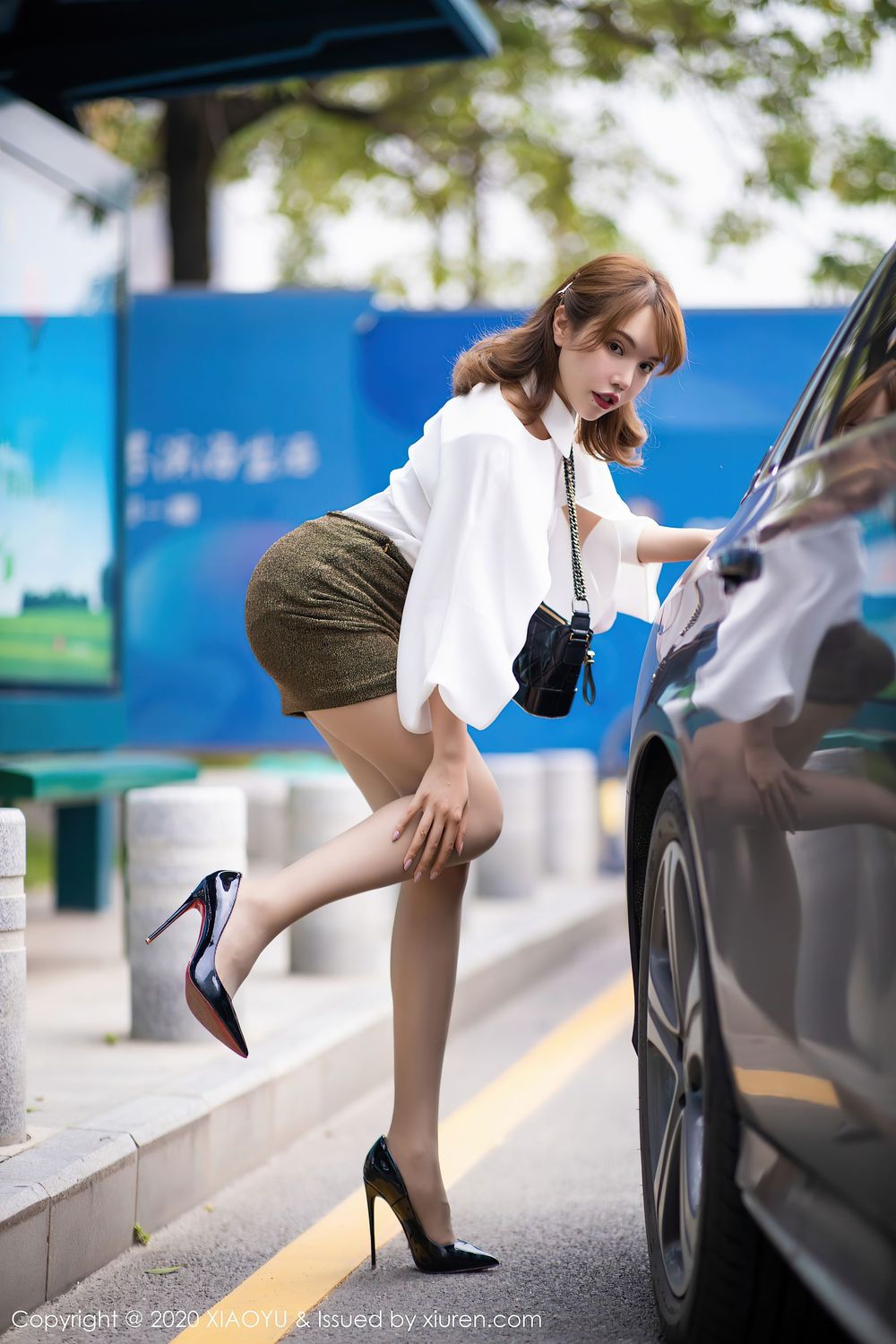 性感女神黄楽然 - 时尚与魅力兼具车拍系列写真