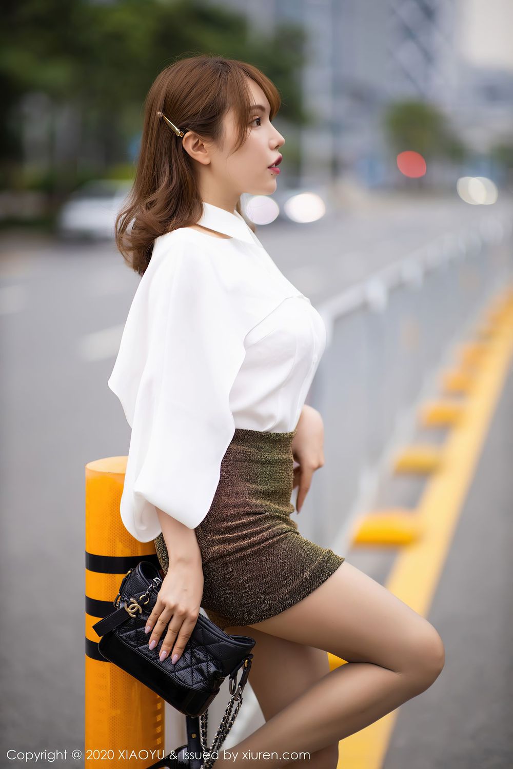 性感女神黄楽然 - 时尚与魅力兼具车拍系列写真