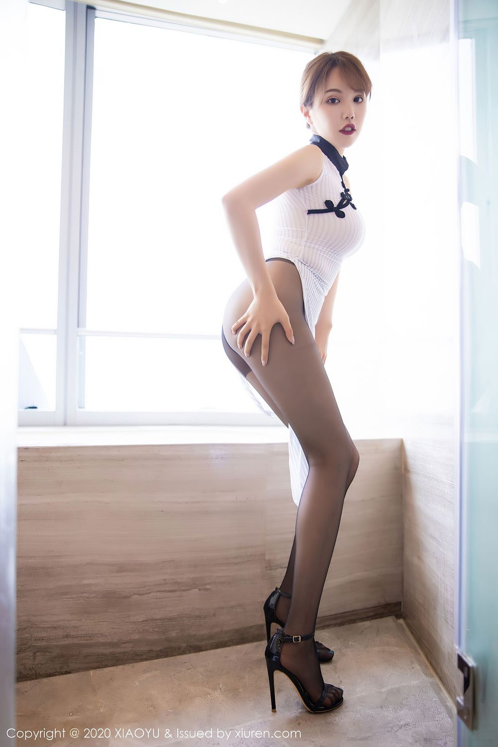 性感女神黄楽然 - 高开衩礼裙与魅惑黑丝系列写真