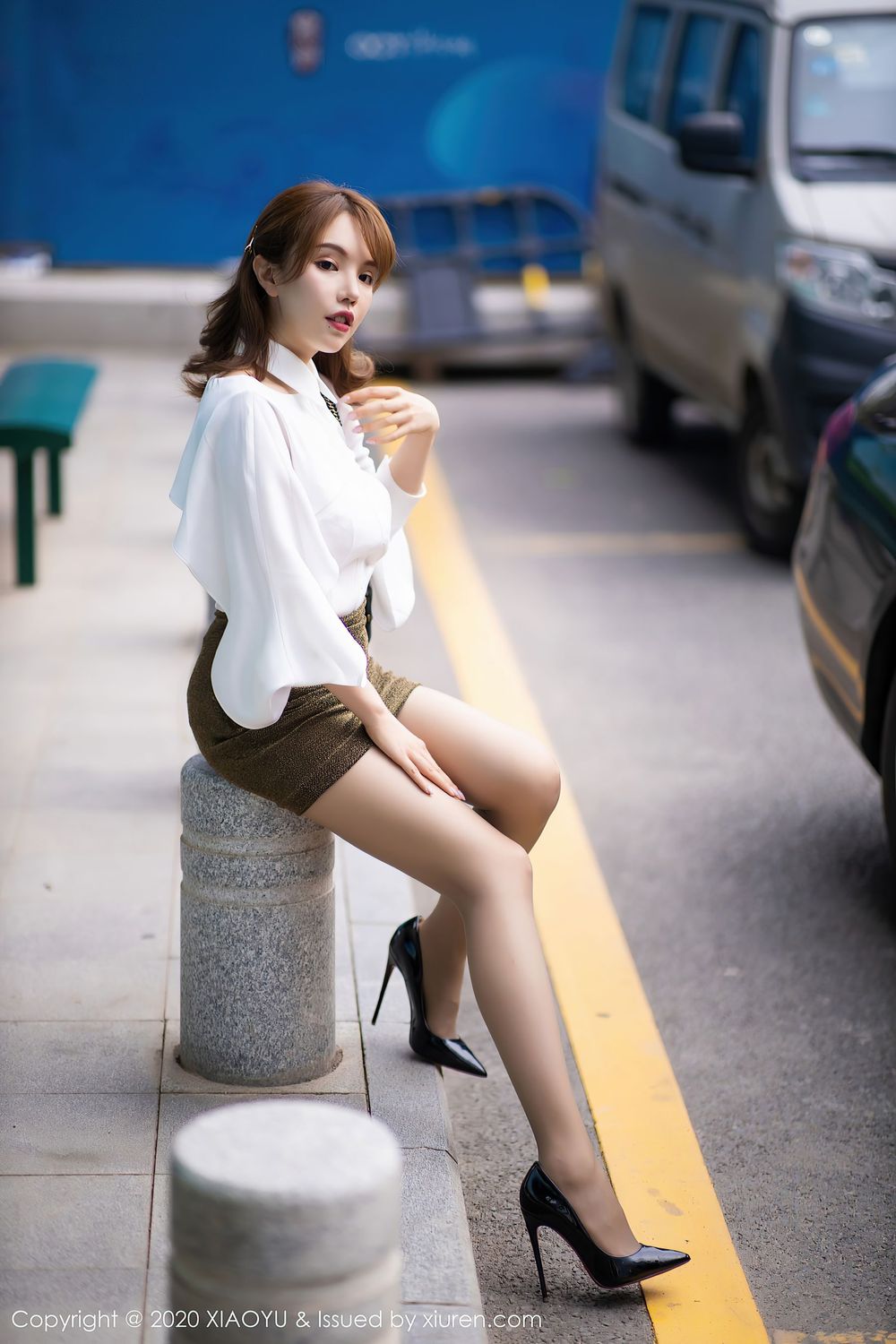 性感女神黄楽然 - 时尚与魅力兼具车拍系列写真