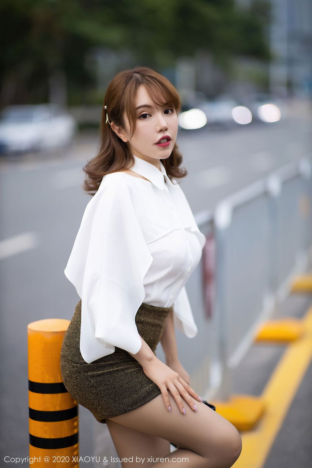 性感女神黄楽然 - 时尚与魅力兼具车拍系列写真