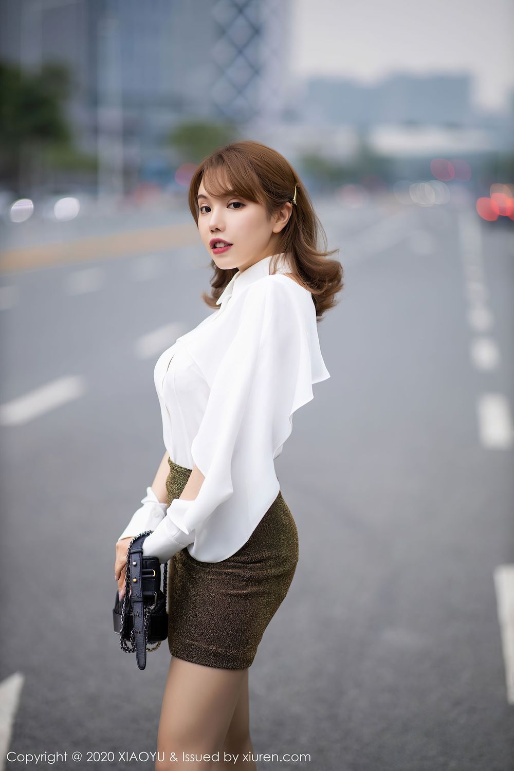 性感女神黄楽然 - 时尚与魅力兼具车拍系列写真