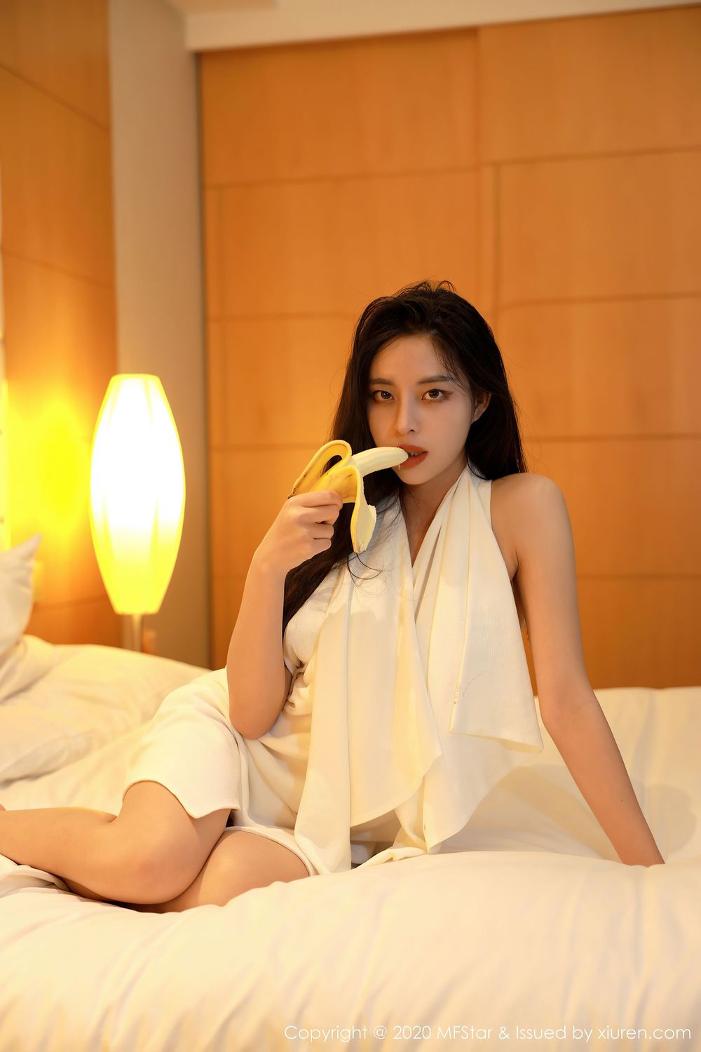 新人模特riri617 - 白色缕空情趣内衣首套写真