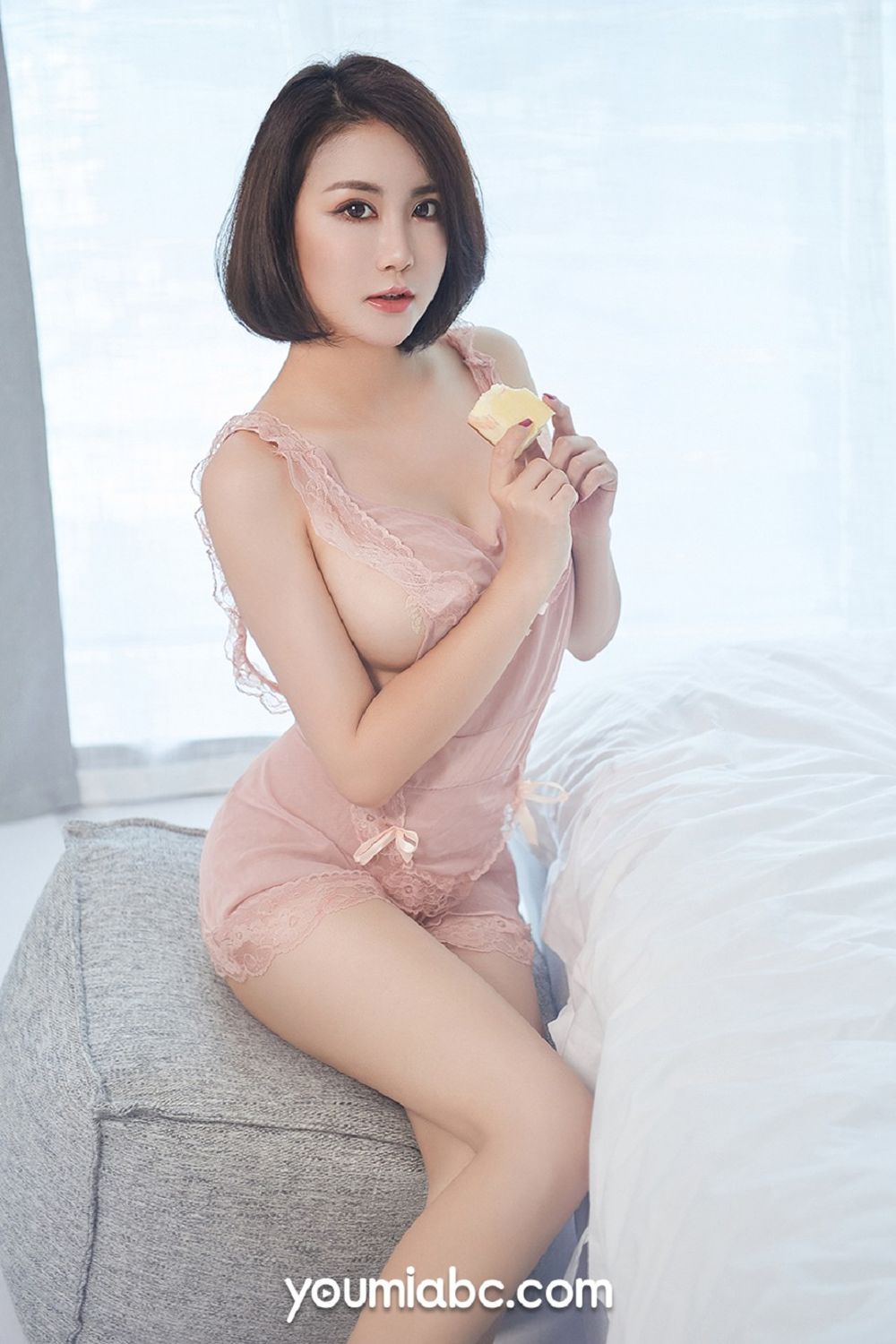 美女嫩模乔雪 - 粉色睡裙+傲人身材极致写真