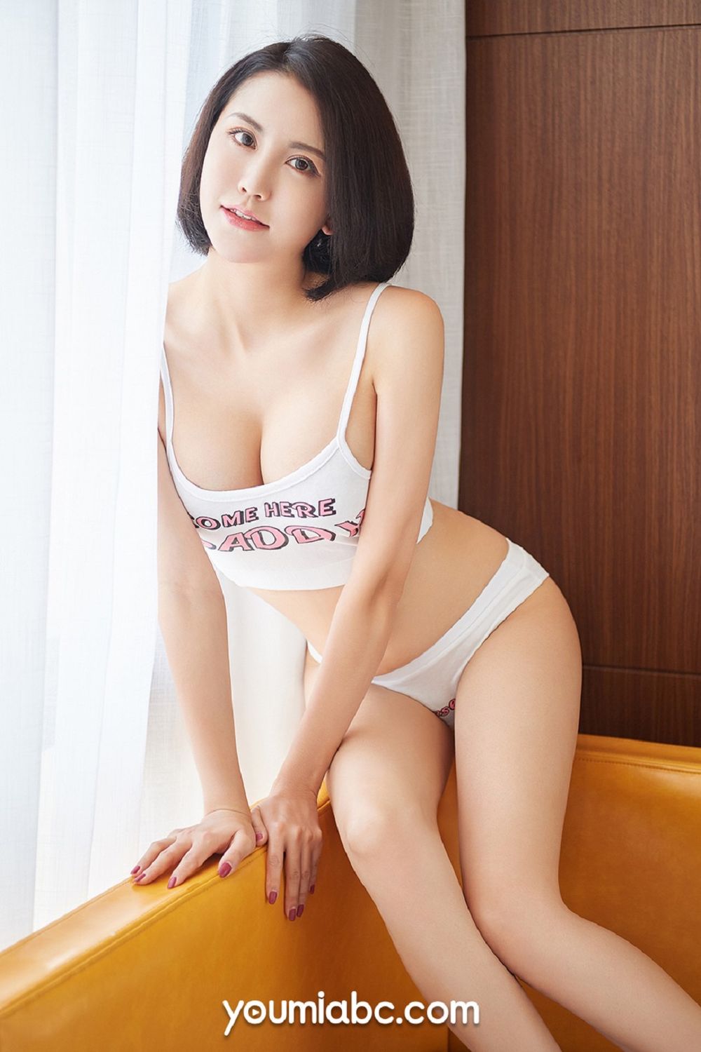 美女嫩模乔雪 - 肚兜+露脐装情趣系列写真
