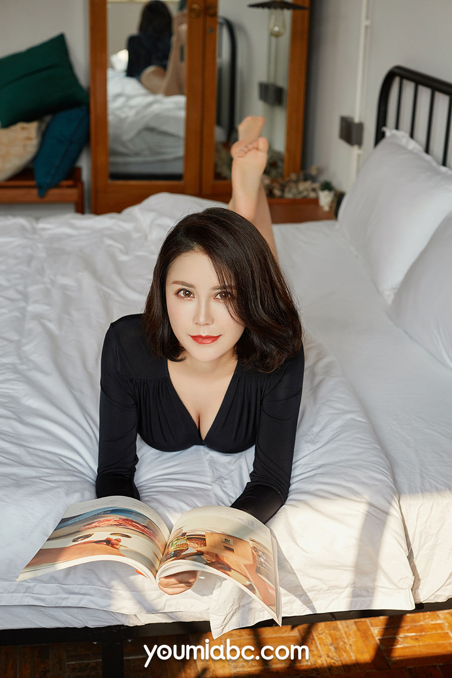 美女模特乔雪 - 开胸连体衣+心灵之约主题性感写真
