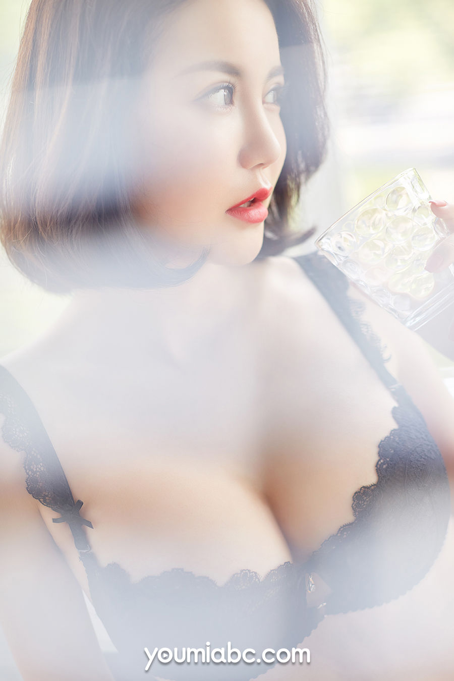 美女模特乔雪 - 蜜臀蜂腰勾魂线条主题写真