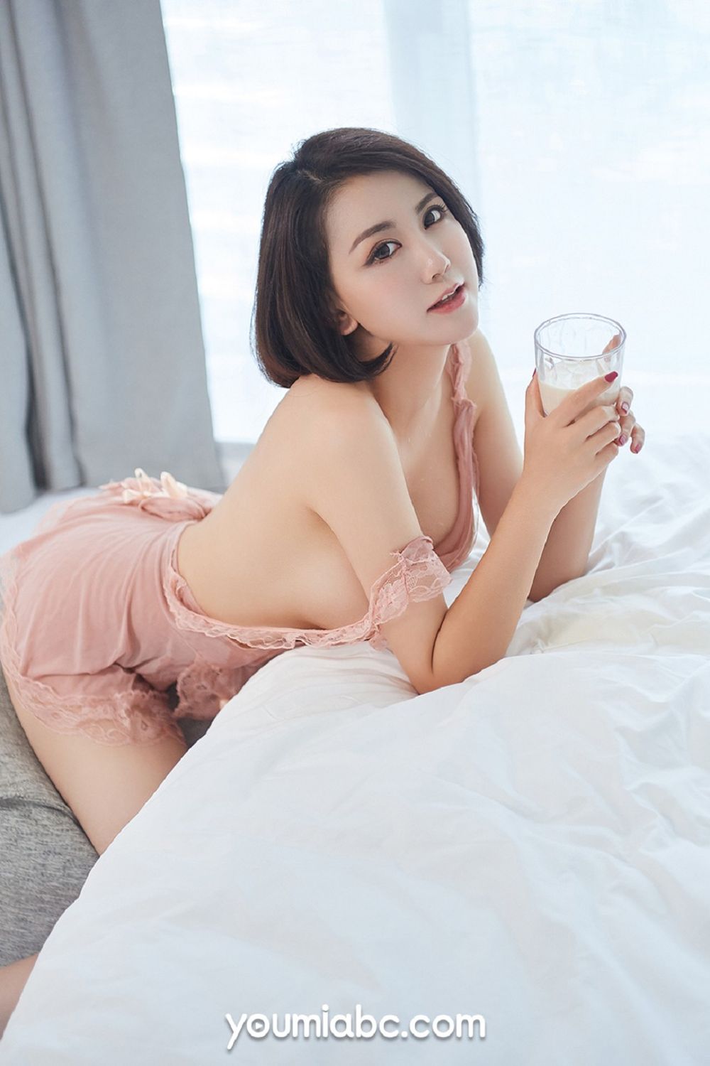 美女嫩模乔雪 - 粉色睡裙+傲人身材极致写真