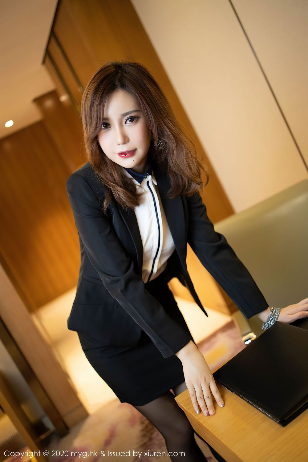 性感女神绮里嘉ula - 职场女秘书OL系列写真
