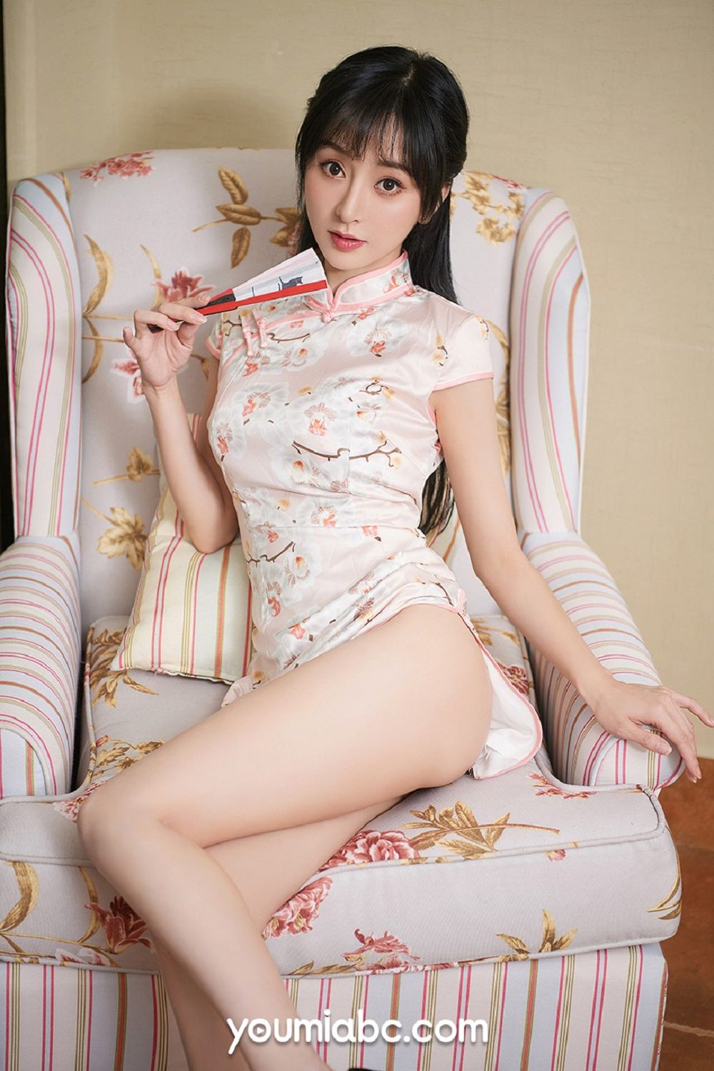 性感嫩模李纤纤 - 粉色旗袍+火辣身材诱人写真