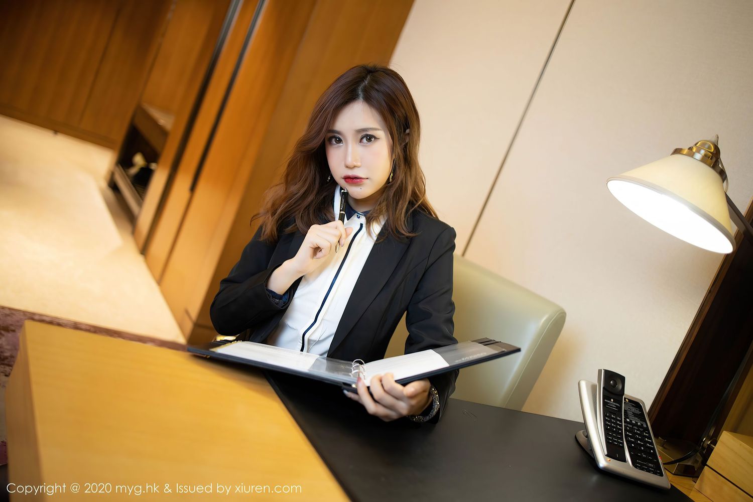 性感女神绮里嘉ula - 职场女秘书OL系列写真