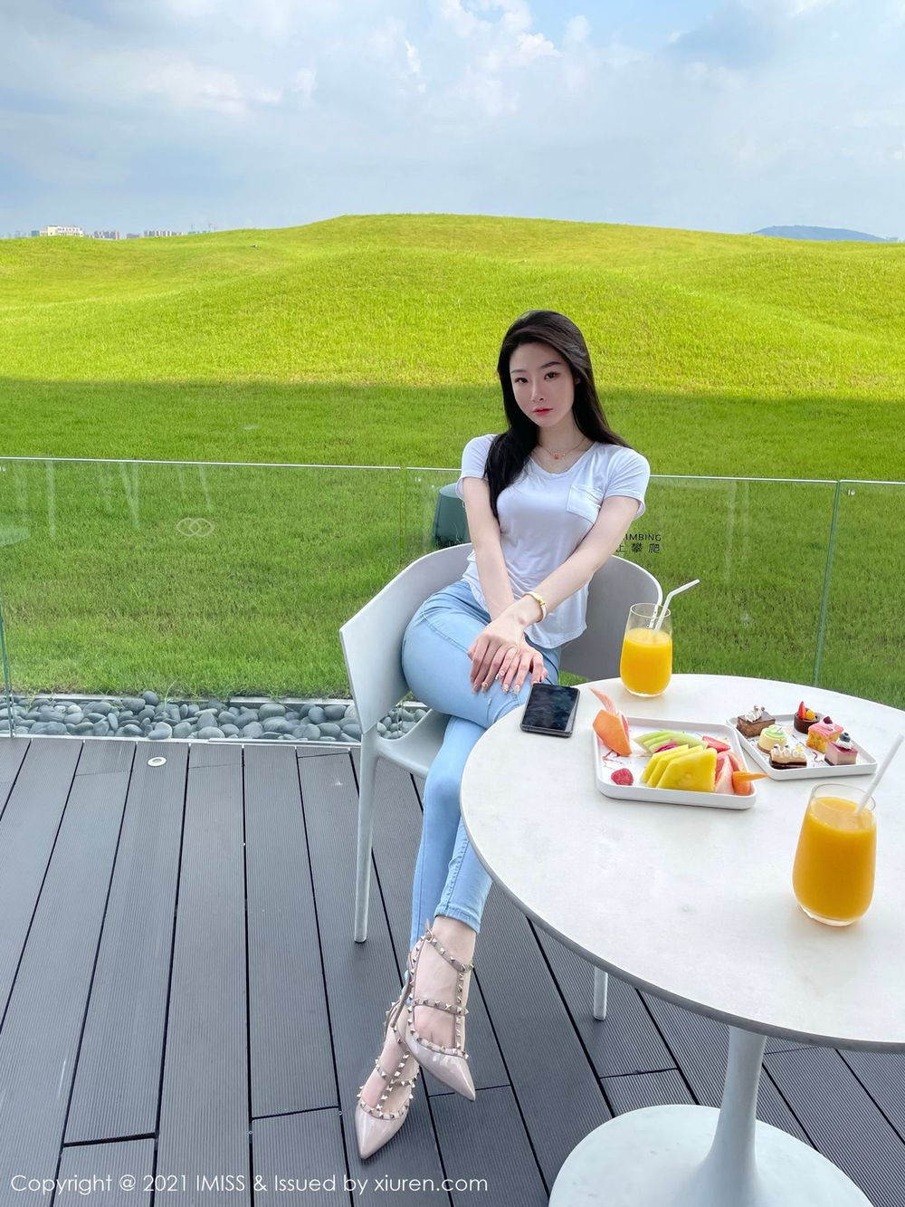 新人模特逗逗doudou - 牛仔裤+清纯服饰性感写真