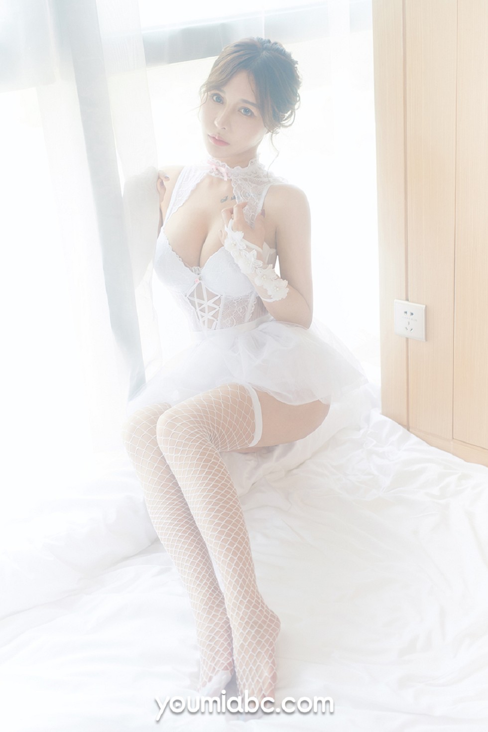 美女嫩模可可 - 情趣内衣+白丝网袜朦胧性感写真