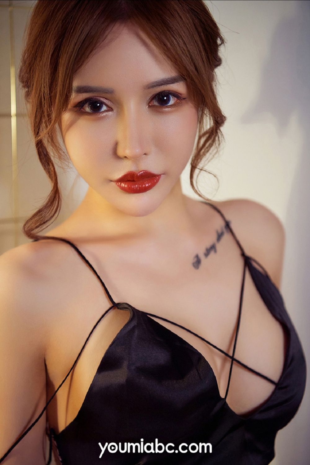 美女模特可可 - 吊带睡衣+丁字裤系列性感写真