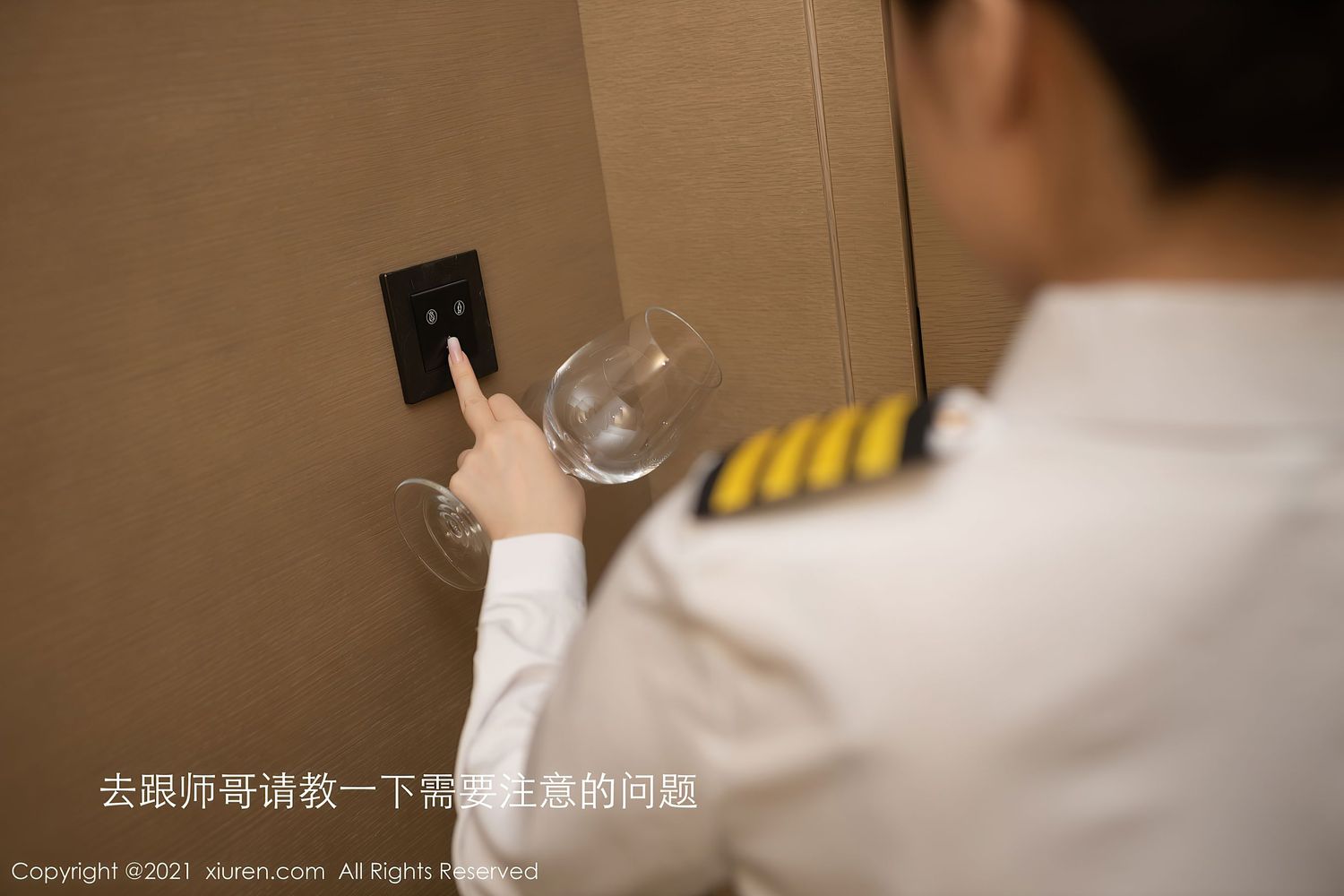 美女模特鱼子酱Fish - 黑丝+女机长制服系列成都旅拍