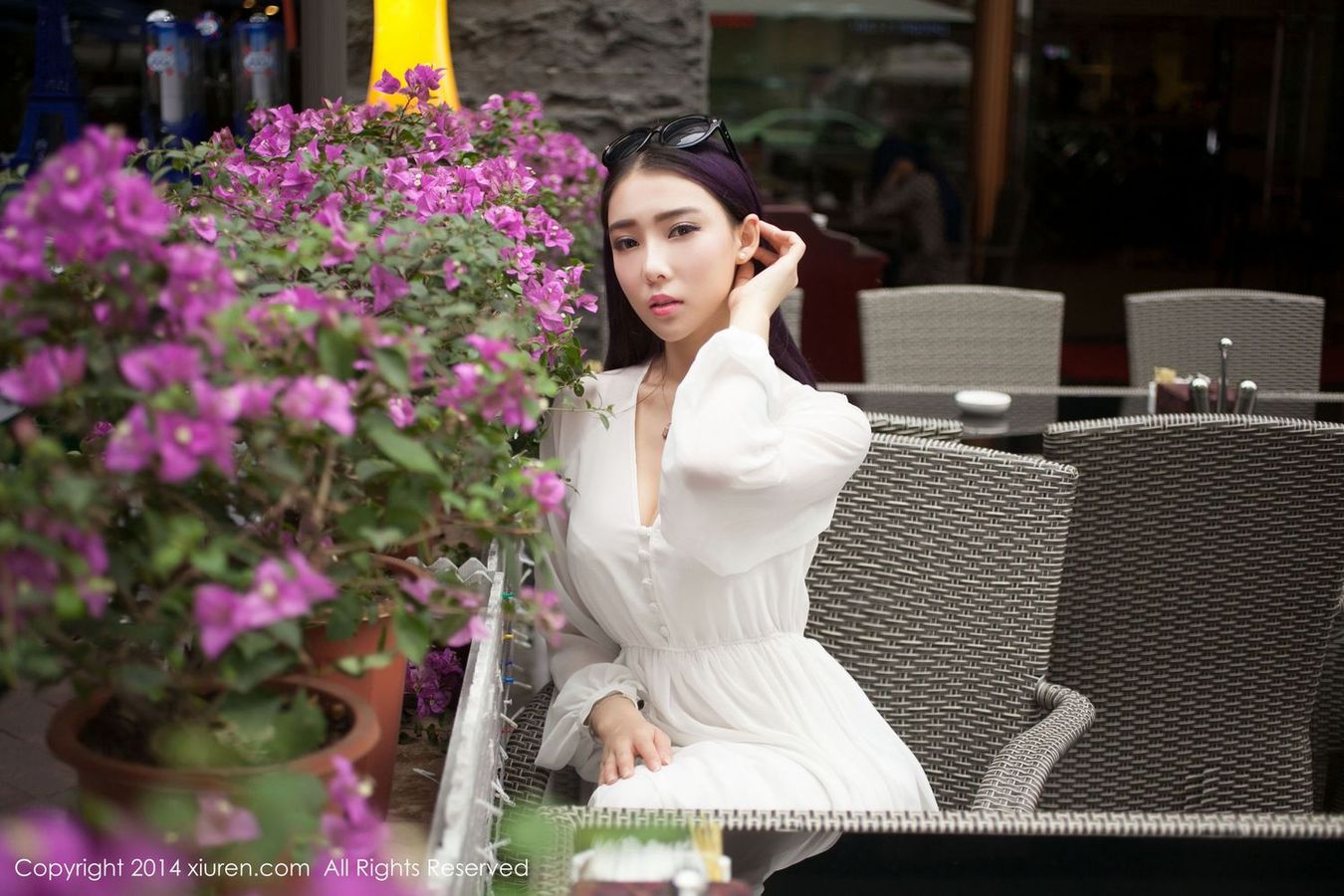 特级女神梦娜Vanessa - 一袭白衣款款而来性感写真