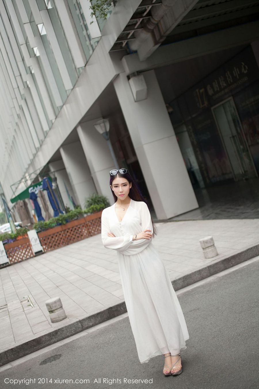 特级女神梦娜Vanessa - 一袭白衣款款而来性感写真