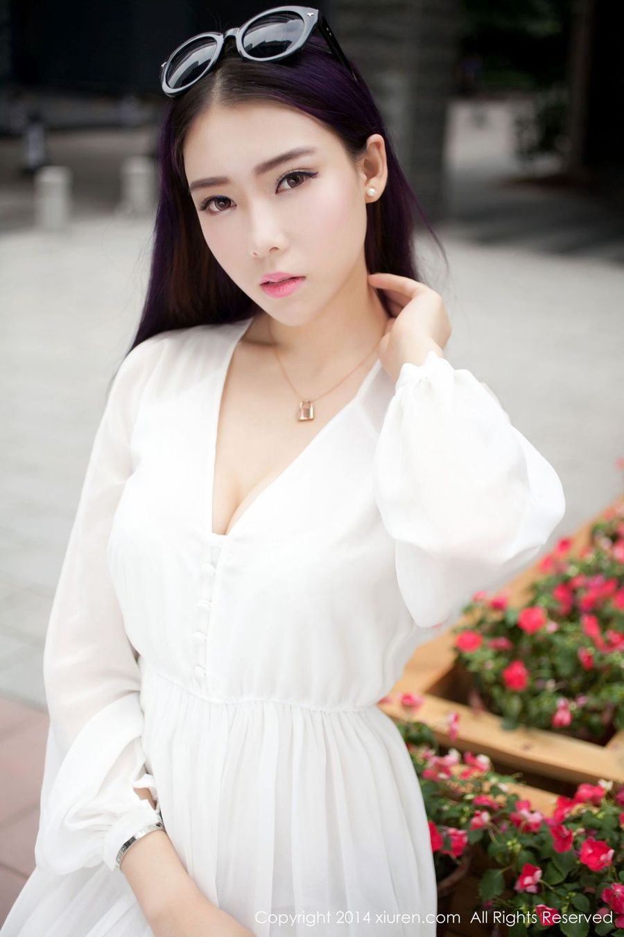 特级女神梦娜Vanessa - 一袭白衣款款而来性感写真