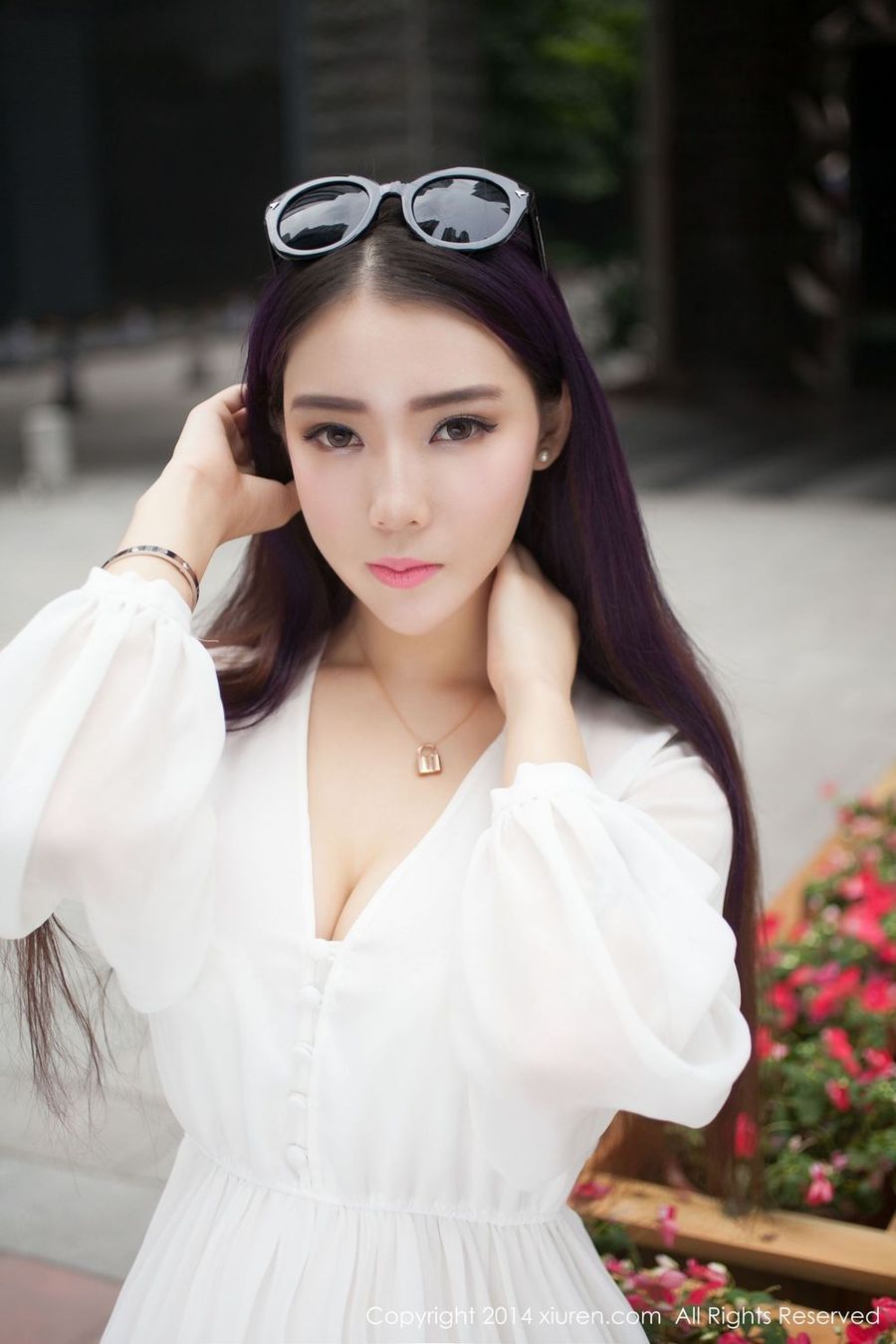 特级女神梦娜Vanessa - 一袭白衣款款而来性感写真