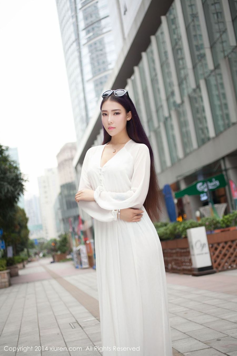 特级女神梦娜Vanessa - 一袭白衣款款而来性感写真