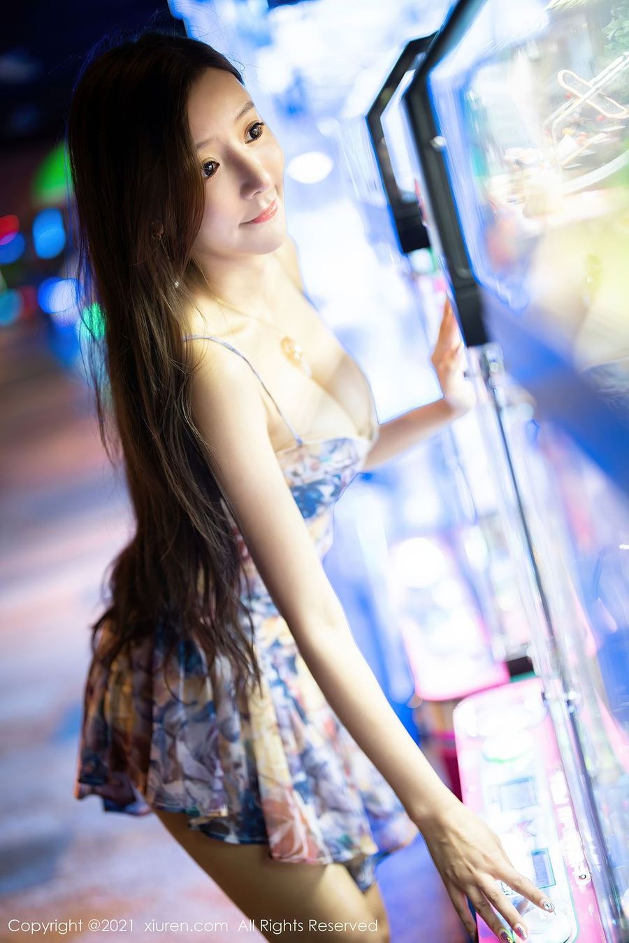 性感女神王馨瑶yanni - 碎花裙街拍系列娇柔写真