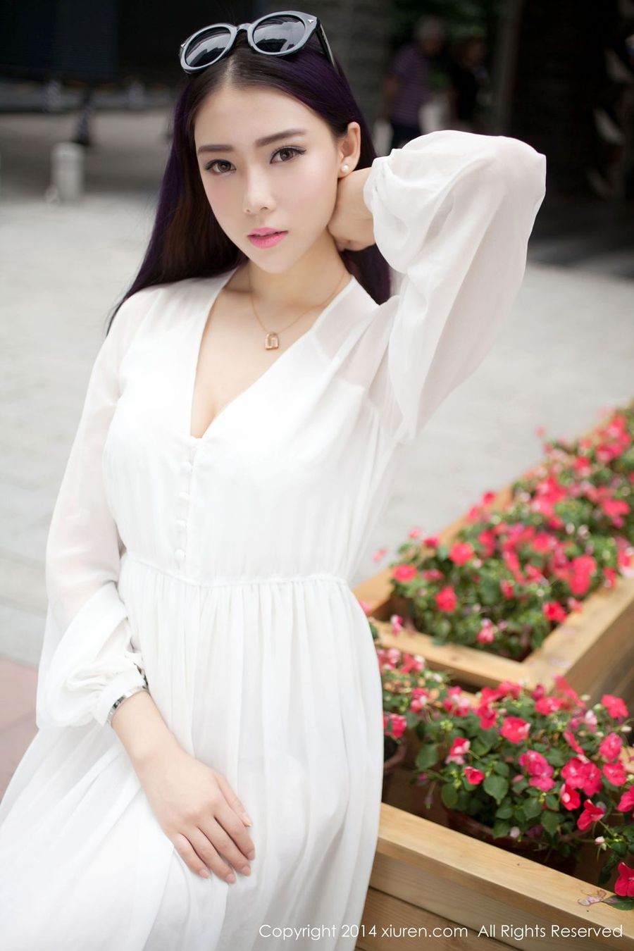 特级女神梦娜Vanessa - 一袭白衣款款而来性感写真