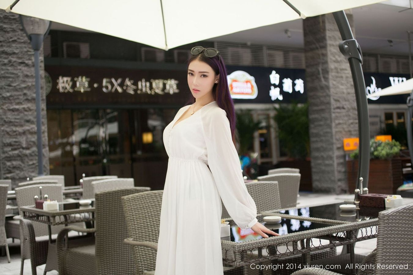 特级女神梦娜Vanessa - 一袭白衣款款而来性感写真