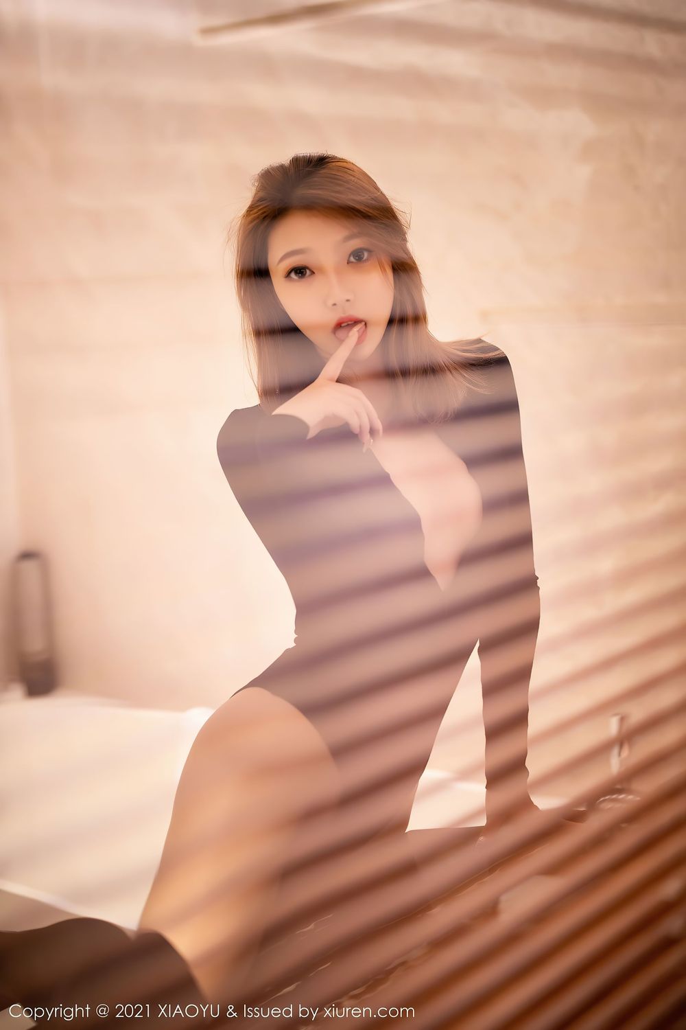 性感女神冯木木LRIS - 黑色魅惑连体衣妩媚写真