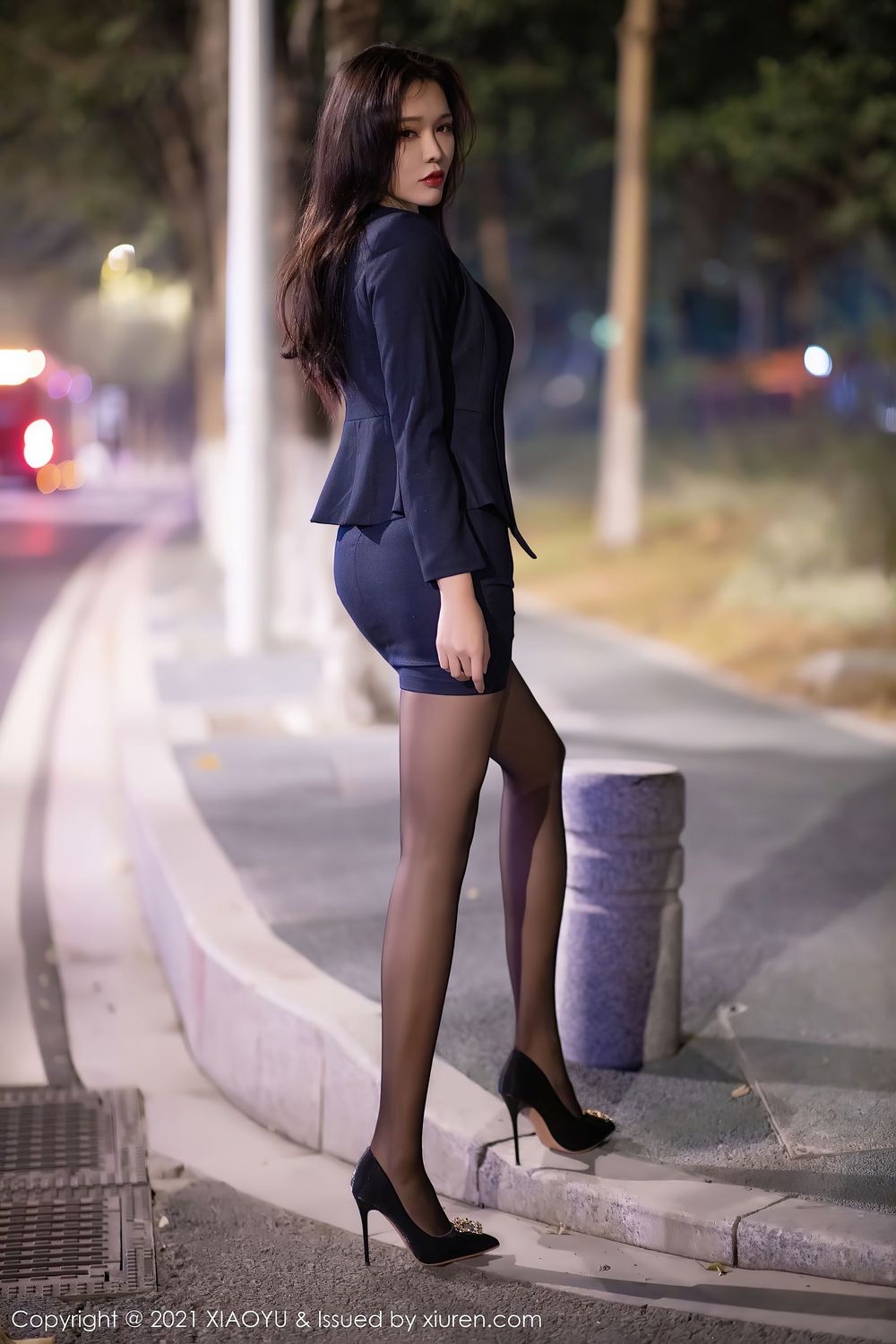 美女模特娜比 - 香车美人+外景车拍主题性感写真