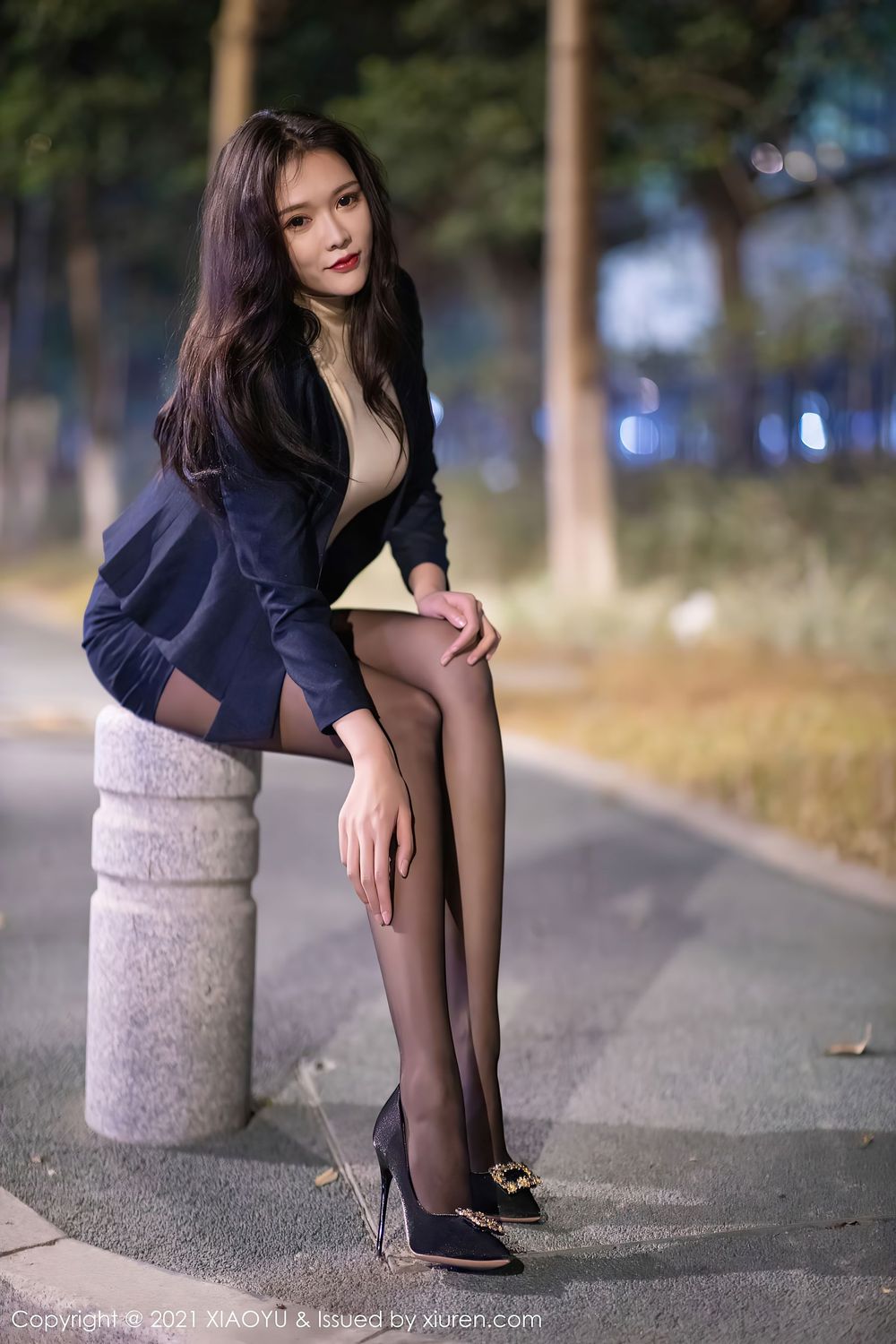 美女模特娜比 - 香车美人+外景车拍主题性感写真