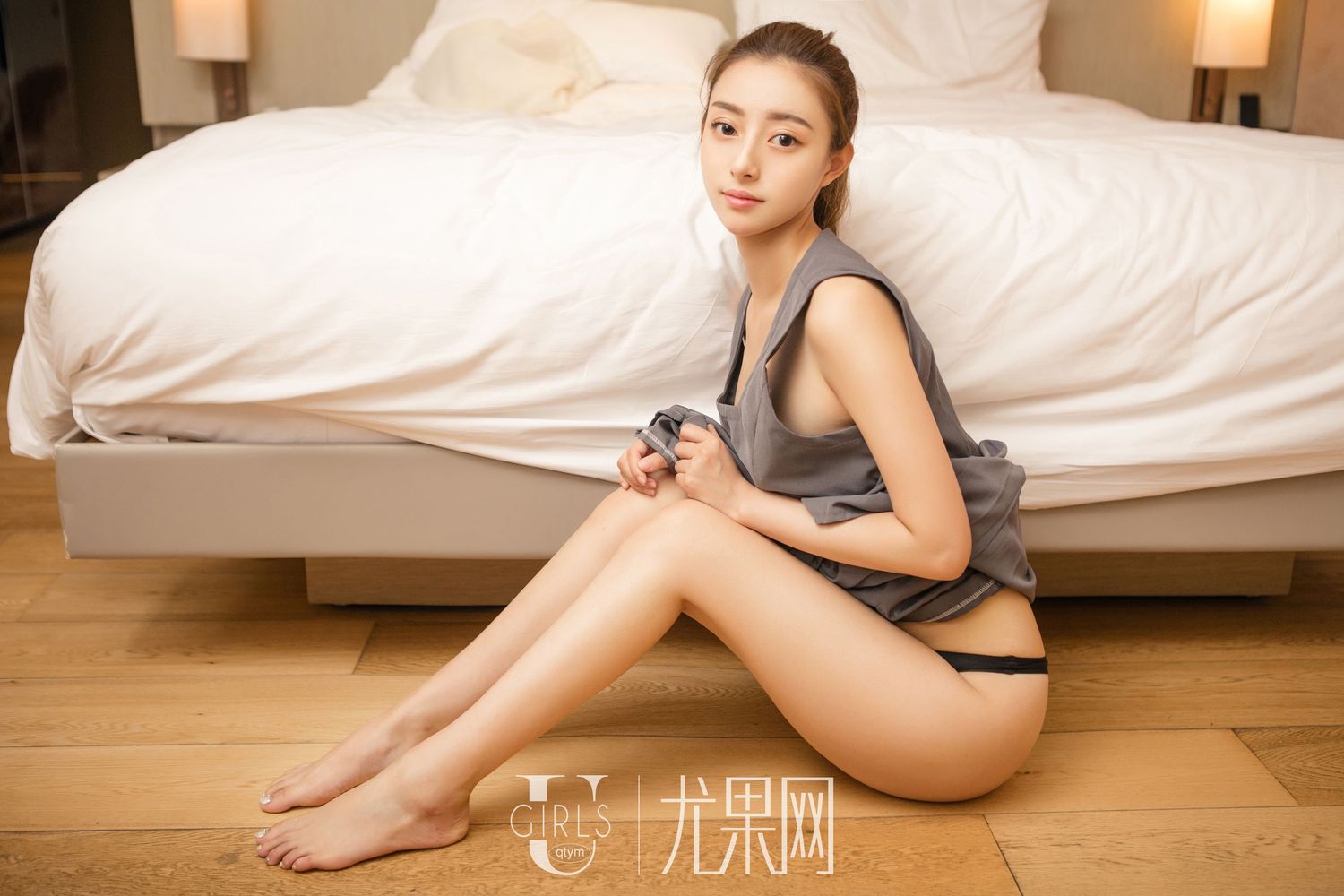 新人嫩模赵娜娜 - 格子衬衫+羊绒短衫主题写真