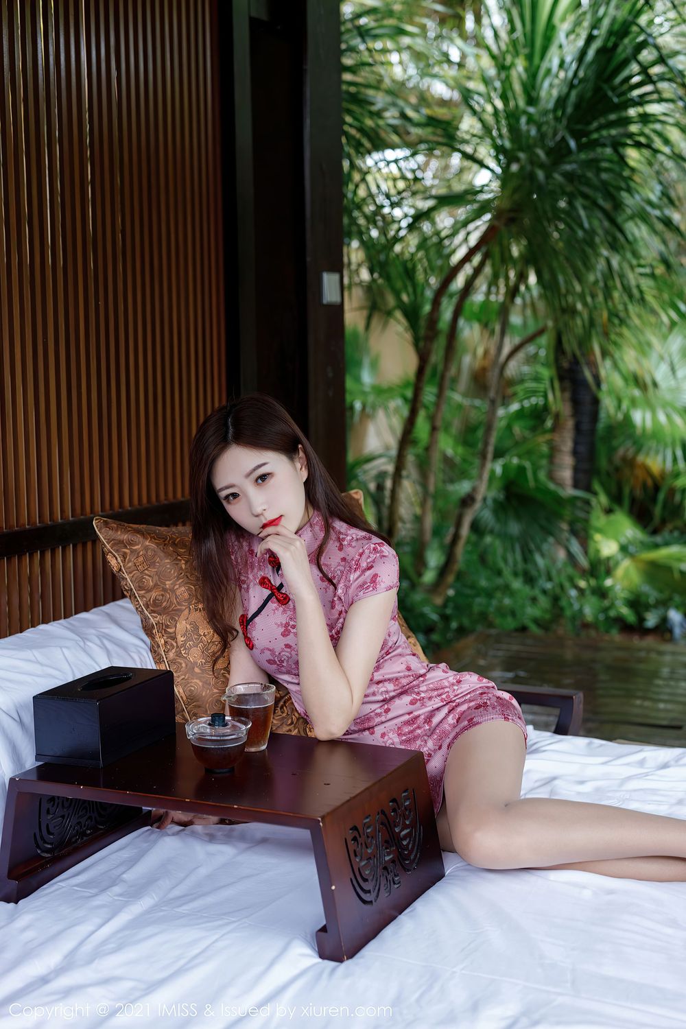 模特杨紫嫣Cynthia - 蕾丝吊袜+古典旗袍系列写真