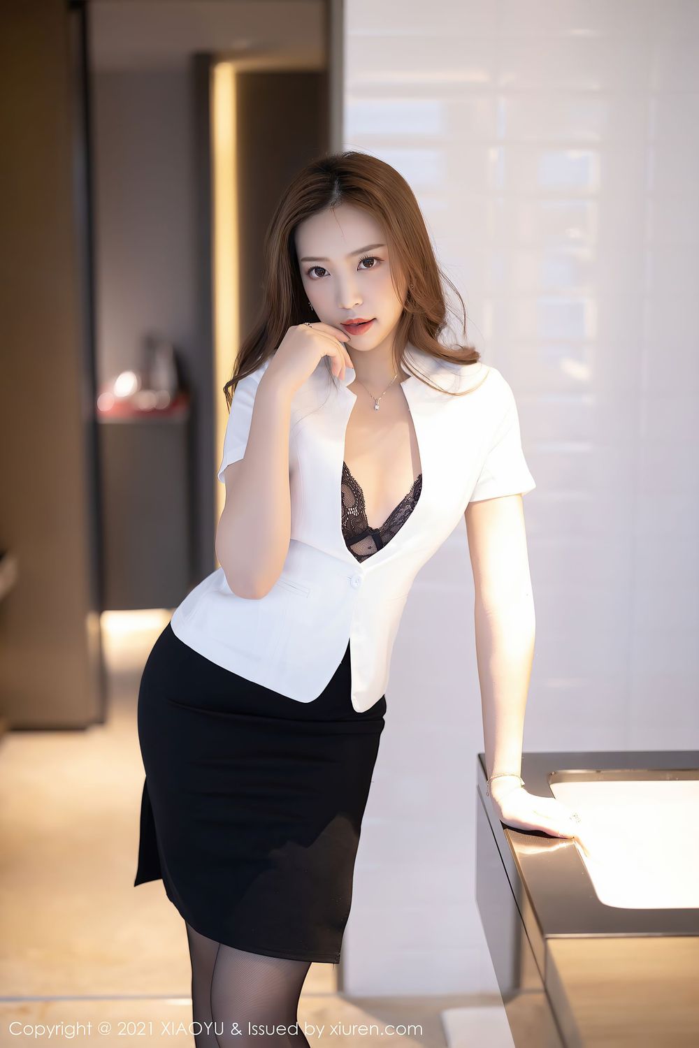 美女模特郑颖姗Bev - 白衬衫+黑短裙OL系列写真